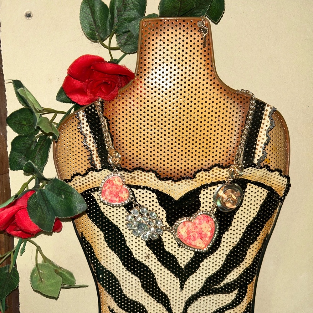 Betsey Johnson pink and gold heart and rose necklace